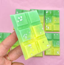 Load image into Gallery viewer, Gin & Tonic Small Snap Bar