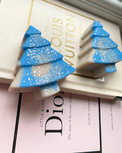 Load image into Gallery viewer, Cosy Cashmere & Winter Musk Christmas Tree