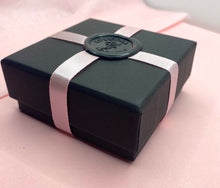 Load image into Gallery viewer, Luxury Carnation Candle