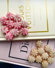 Load image into Gallery viewer, Krispy Marshmellow Treats Mini Snowflakes