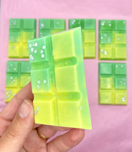 Load image into Gallery viewer, Gin & Tonic Small Snap Bar