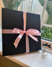 Load image into Gallery viewer, Lips Candle Gift Set