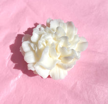 Load image into Gallery viewer, Luxury Carnation Candle