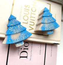 Load image into Gallery viewer, Cosy Cashmere & Winter Musk Christmas Tree