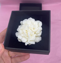 Load image into Gallery viewer, Luxury Carnation Candle