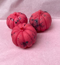 Load image into Gallery viewer, Pair of Pumpkins