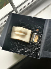 Load image into Gallery viewer, Lips Candle Gift Set