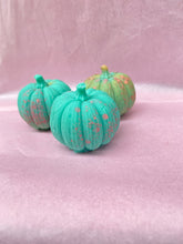 Load image into Gallery viewer, Pair of Pumpkins