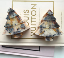 Load image into Gallery viewer, Sandalwood & Musk Christmas Tree