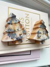 Load image into Gallery viewer, Sandalwood & Musk Christmas Tree