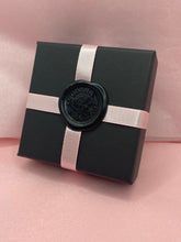 Load image into Gallery viewer, Luxury Carnation Candle