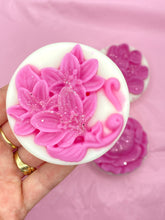 Load image into Gallery viewer, Flower Melt Cups
