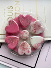 Load image into Gallery viewer, Krispy Marshmellow Treats Heart Clamshell
